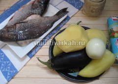 Почистите и вымойте рыбу, подготовьте овощи