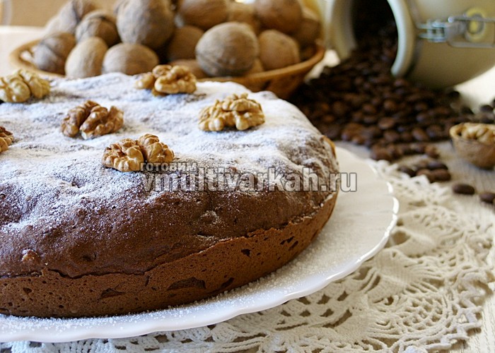 Шоколадный пирог с орехами в мультиварке